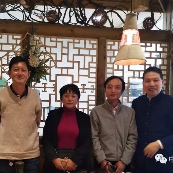 绿会秘书长与湖北NGOs、大学生代表交流绿大、环境保护与志愿者建设