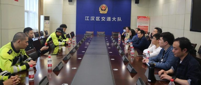 武汉市江汉区交通大队举行“绿色交通 低碳出行”实践活动